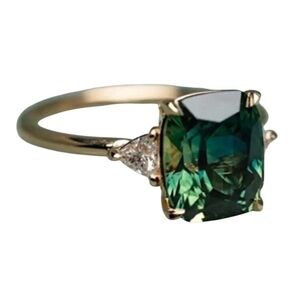 Elegant Green Gemstone Ring 7